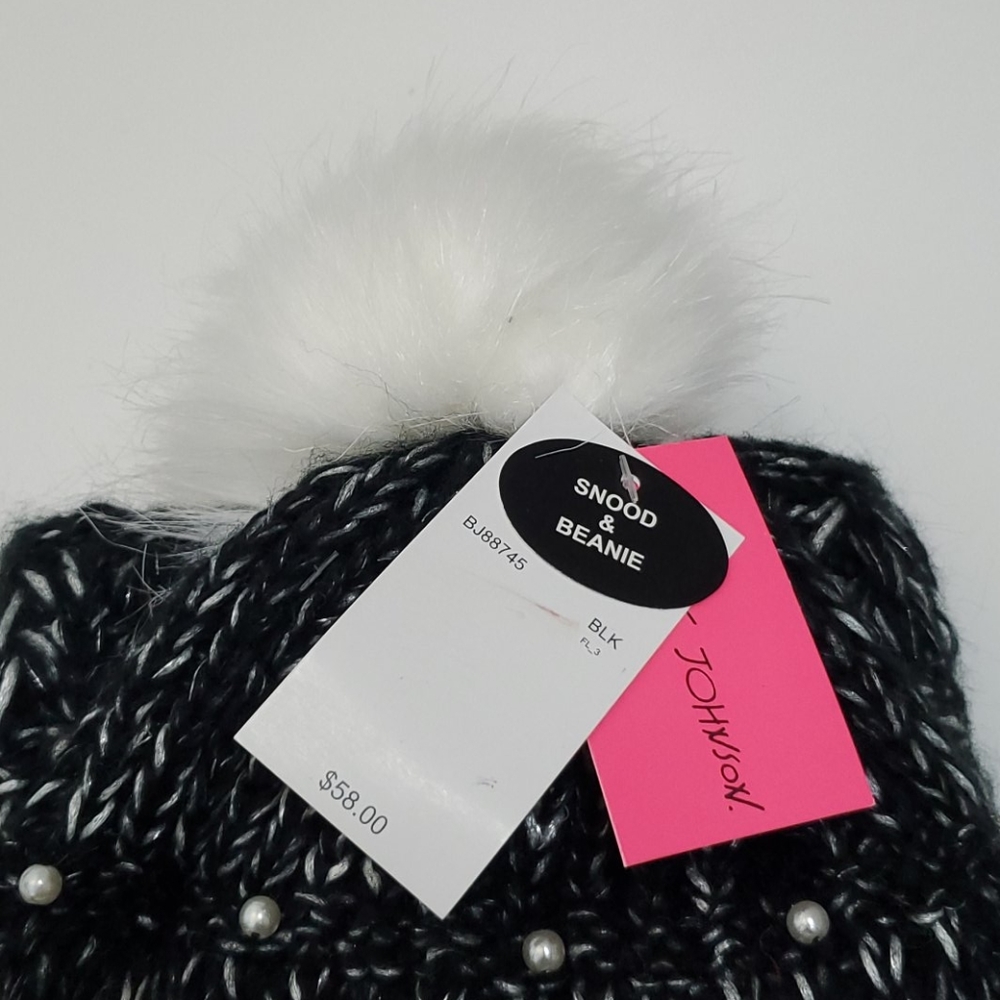 Betsey Johnson Bundle hat and scarf New - Picture 4 of 5